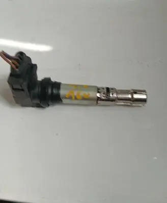 Volkswagen Golf V High voltage ignition coil 036905715