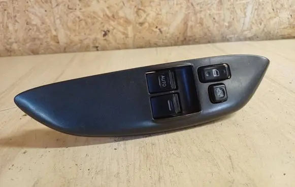 Toyota Yaris Electric window control switch 0114020