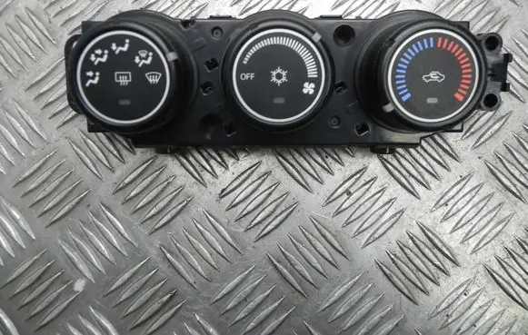 Mitsubishi Lancer VIII Climate control unit 7820A083XA Y1102