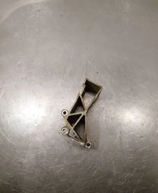 Volvo XC90 Engine mounting bracket