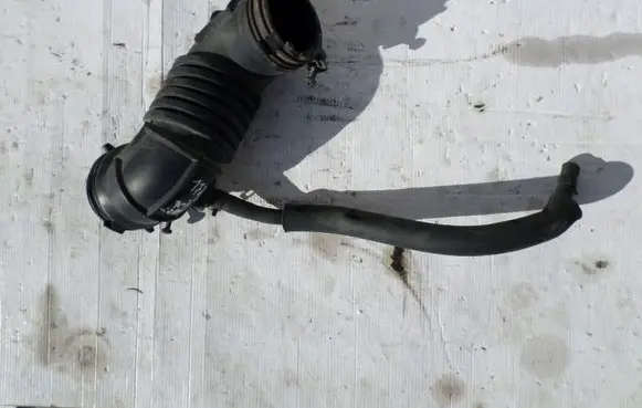 KIA Carens III Air intake duct part 28140A4000