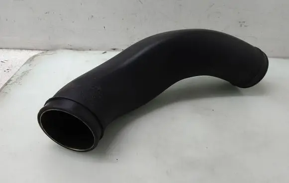 Audi A8 S8 D2 4D Air intake hose/pipe 077129627M
