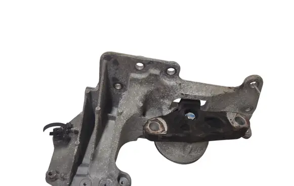 Engine mount bracket
