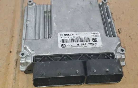 BMW 3 E90 E91 Engine control unit/module 0281016069 8506375 030277206