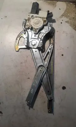 Toyota Avensis T250 Front door window regulator motor 992045100