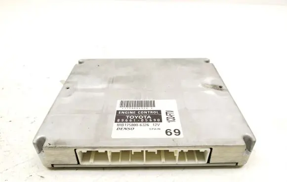 Toyota Avensis T250 Engine control unit/module MB1758006326