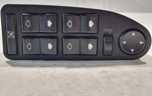 BMW 5 E39 Quarter vent window switch 8368966 9726 049682