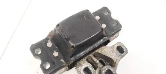Volkswagen Tiguan Engine mount bracket 5N0199555