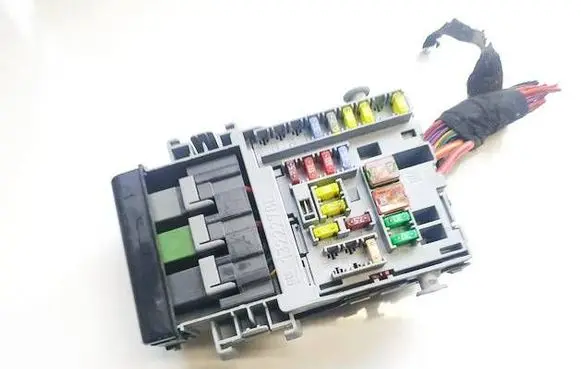 Chevrolet Orlando Fuse box set 13222786