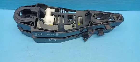 Rear door exterior handle/bracket