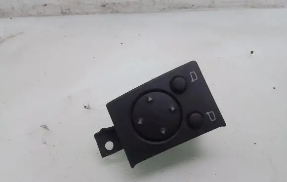 Wing mirror switch