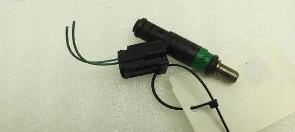 Audi A8 S8 D3 4E Fuel injector 06C133551