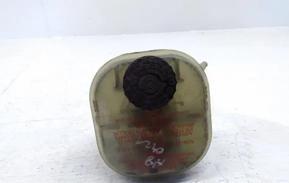 Audi A8 S8 D2 4D Brake fluid reservoir 4D0611301E