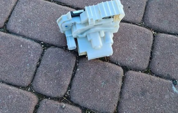 Loading door lock