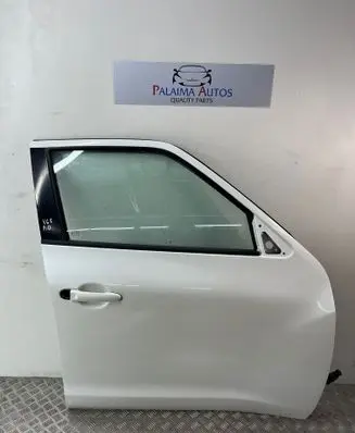 Nissan Juke I F15 Front door