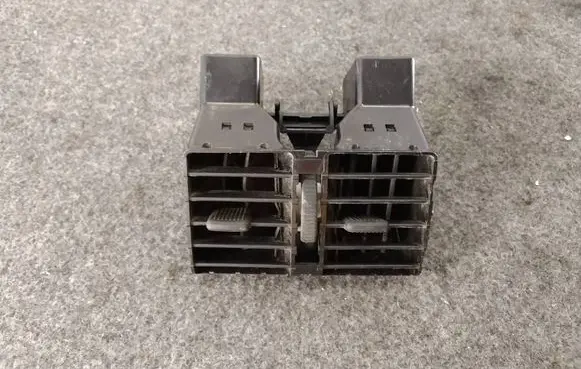 Volkswagen Touran I Rear air vent grill 1T0819203