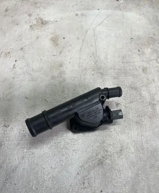 Volkswagen PASSAT B6 Engine coolant pipe/hose 03G121132