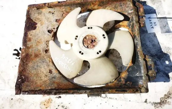 Mitsubishi Colt Radiator cooling fan shroud