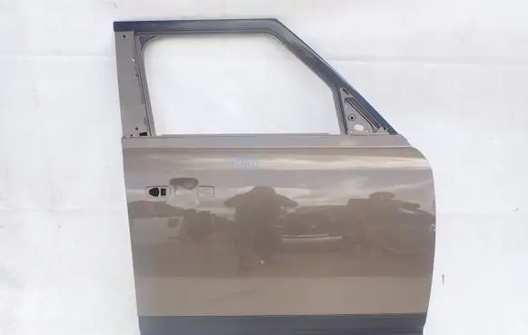 Land Rover Defender Front door L8B221458