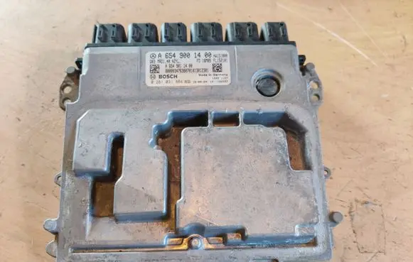 Mercedes-Benz E W213 Engine control unit/module A6549001400 0281031884