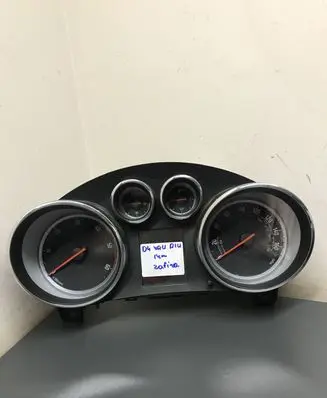 Opel Zafira C Speedometer (instrument cluster)