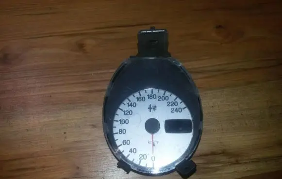 Speedometer (instrument cluster)
