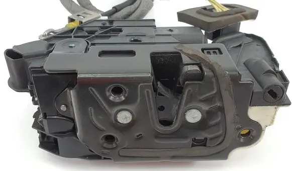 Volkswagen Beetle A5 Front door lock 5K1837016E