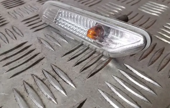 KIA Sorento Front fender indicator light
