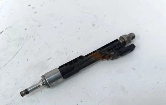 BMW X5M E70 Fuel injector 7597870 0261500109