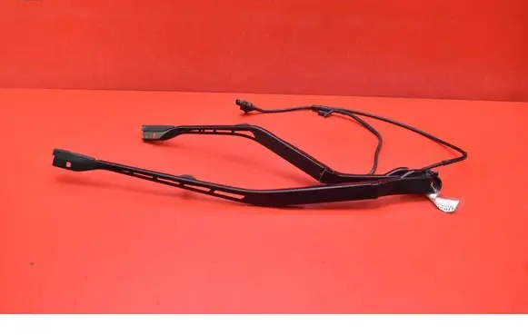 Front wiper blade arm