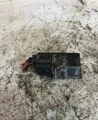 Volkswagen Golf IV Glow plug pre-heat relay 7M5919506 899257000 YM218C616AA