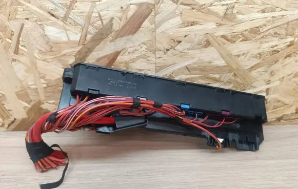 BMW 5 E60 E61 Fuse module 6957330 18917