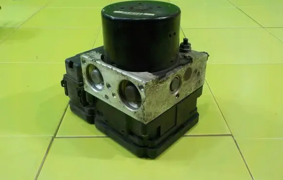 Skoda Octavia Mk2 (1Z) ABS Pump 1K0907379BJ ZP20