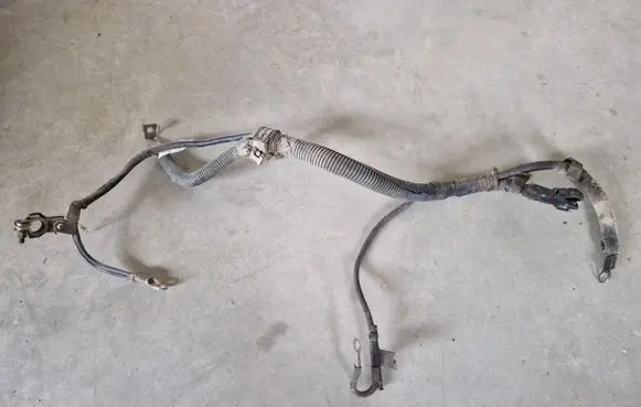 Toyota Hilux (AN10, AN20, AN30) Positive cable (battery) 