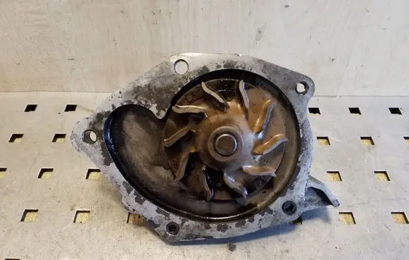 Volvo S40, V40 Water pump
