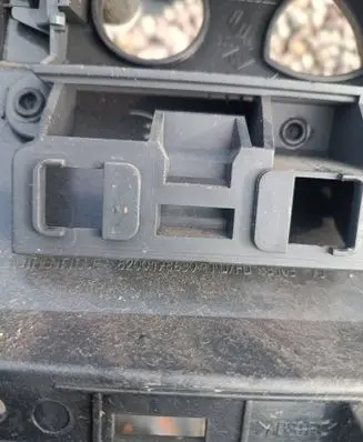 Radio/GPS head unit trim