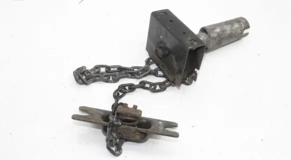 Mitsubishi L200 Spare wheel mounting bracket 