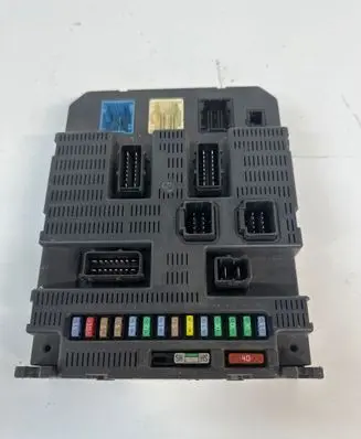 Peugeot 308 Fuse module 9663798180 BSI2004P0200