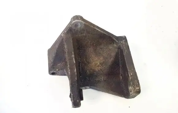 Nissan Almera N16 Engine mounting bracket