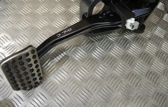 Mercedes-Benz CL C215 Brake pedal A2052920415