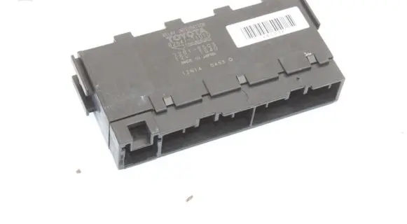 Toyota Auris E180 Fuse module 8264171010