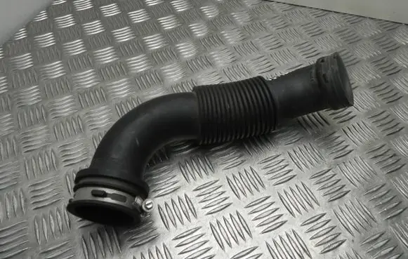 Ford Focus Air intake hose/pipe CV619C623AC VD14668