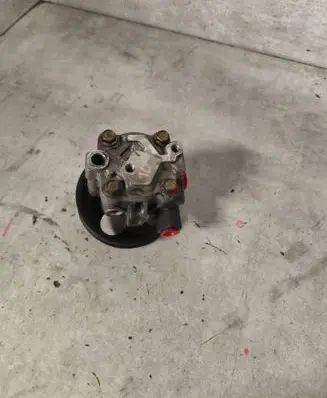 Subaru Impreza I Power steering pump 34411AA432 5X274045