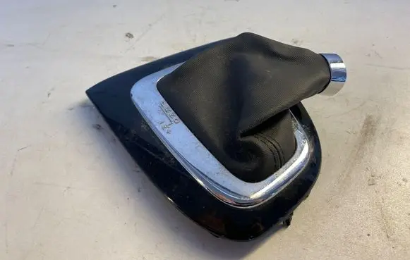 Renault Clio IV Gear lever shifter trim leather/knob 969350504R