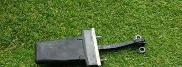 Saab 9-3 Ver1 Front door check strap stopper 12785626
