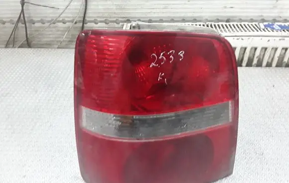Volkswagen Touran I Rear/tail lights 1T0945095