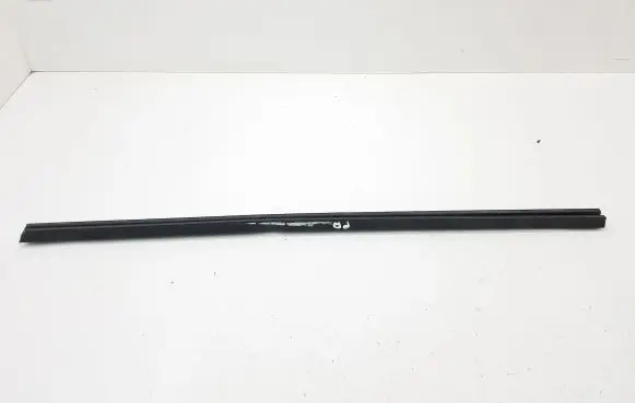 Maserati Quattroporte Rubber seal front door window/glass 