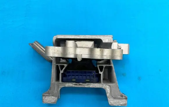 Mercedes-Benz Sprinter W907 W910 Engine mount bracket A9102410600