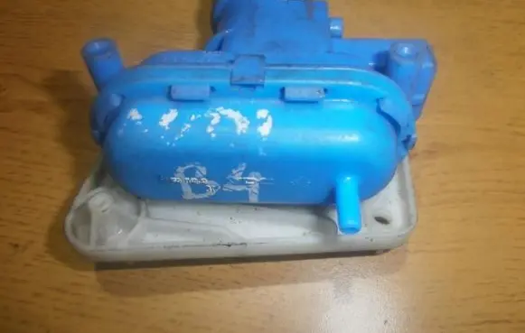 Audi 80 90 S2 B4 Central locking vacuum pump 893862153c