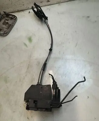 Hyundai i10 Front door lock 32213